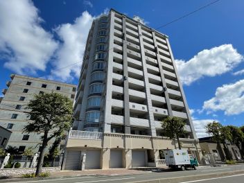 グランファーレ学園前ステーションサイド